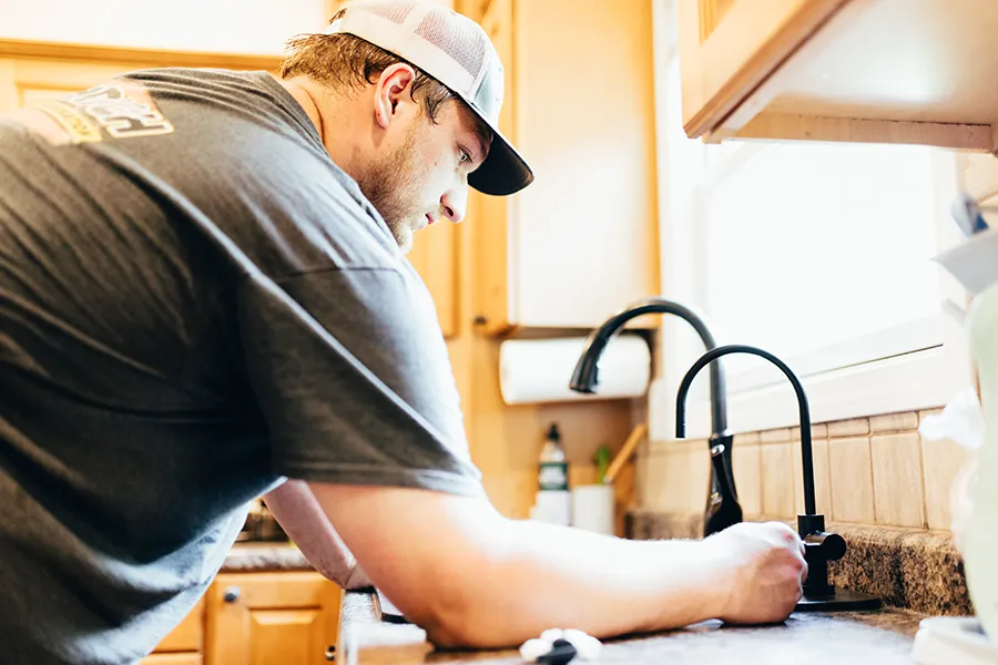 Embrich service expert fixing faucet